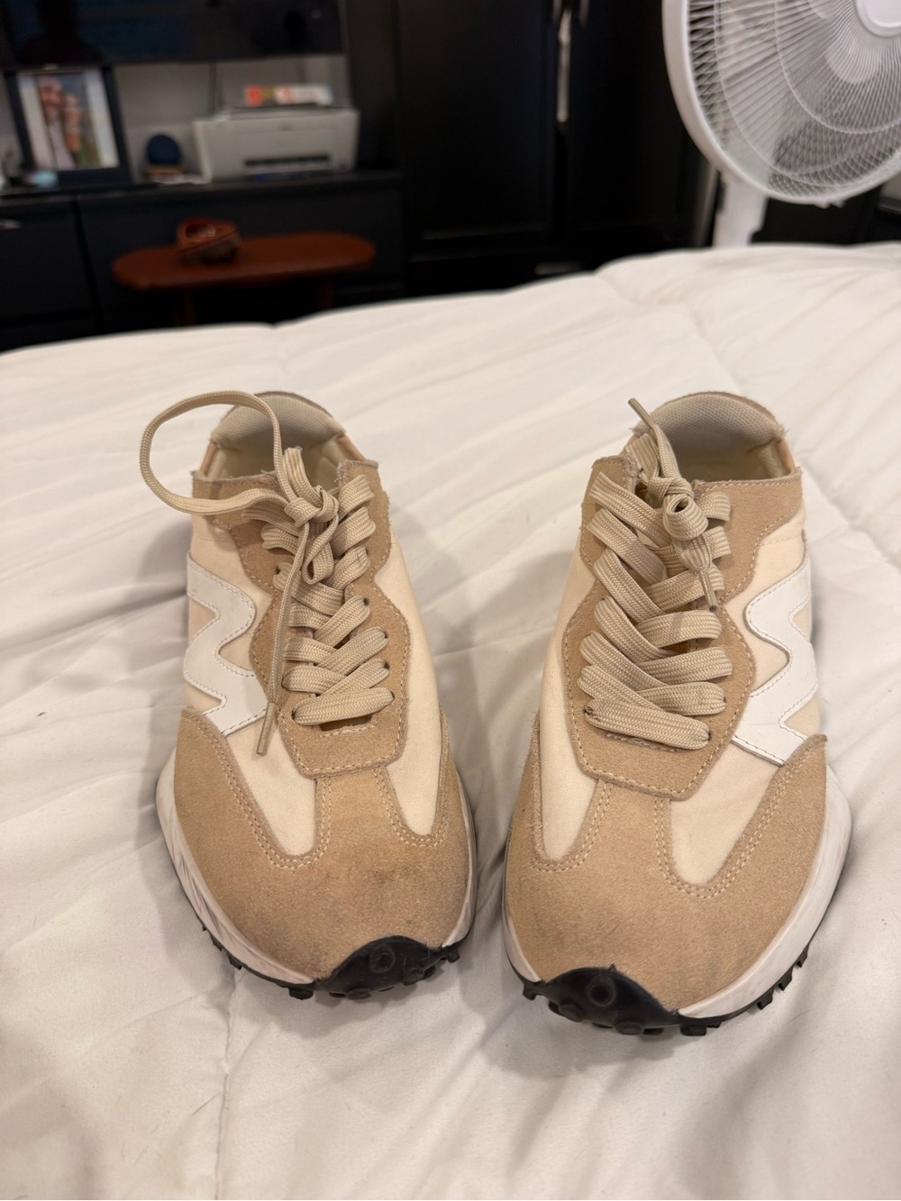 STEVE MADDEN Beige and White Suede Runner Sneakers